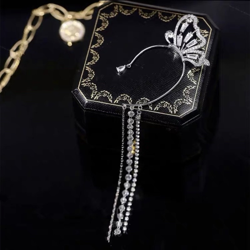 1 chiếc khuyên tai vành tai đá fancy