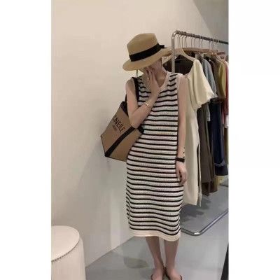 Váy kẻ len montoghi mỏng phối lưới dài sang