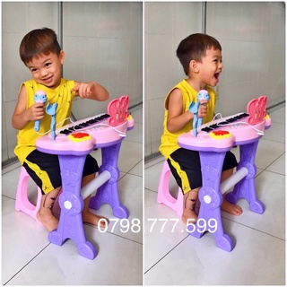 Đàn piano có ghế và micro cho bé