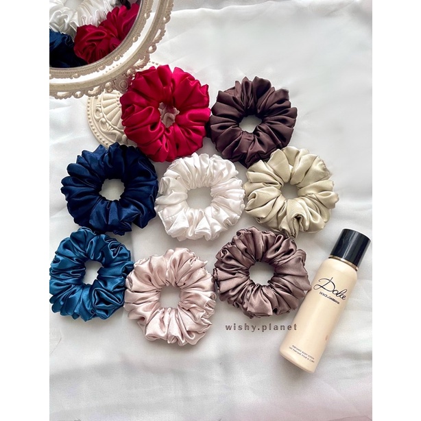Cột tóc scrunchies lụa của 𝕨𝕚𝕤𝕙𝕪