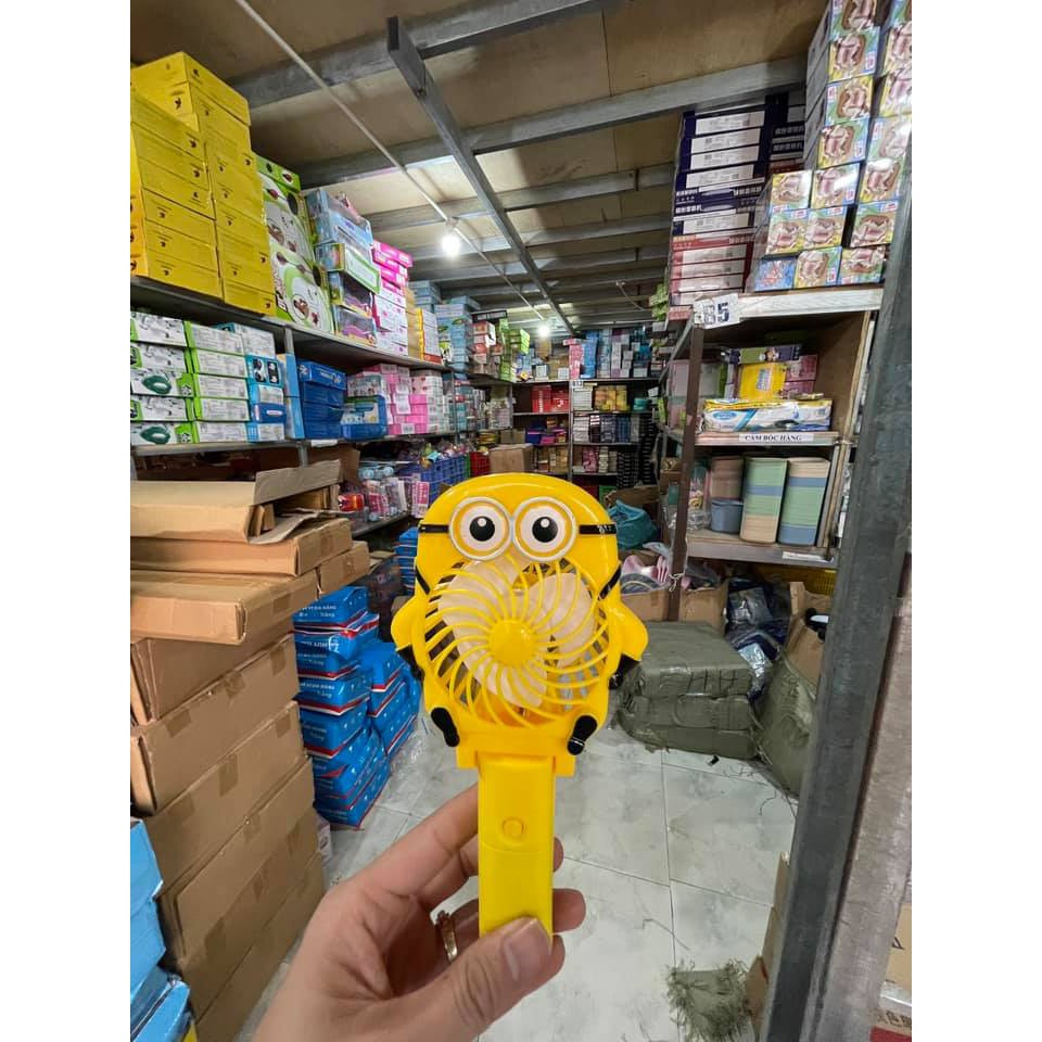 Quạt tích điện mini cầm tay Minion có đèn LED nhỏ nhắn đáng yêu xinh xắn siêu mát giải nhiệt mùa hè nóng bức