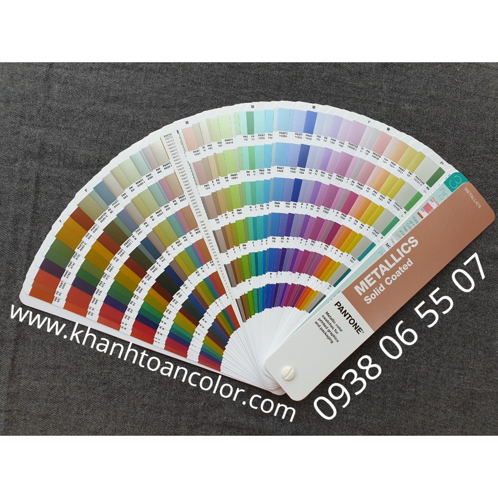 (CHÍNH HÃNG) Bảng màu Pantone Metallics Coated GG1507A - 655 màu PMS đầu 8 và 10 - Phiên bản năm 2021 - Từ PANTONE LLC