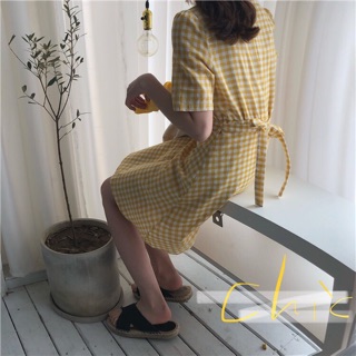 Váy kẻ caro cổ V ngắn
