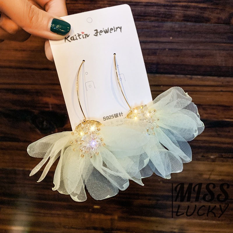 Khuyên tai nữ kiểu dáng thời trang phong cách Hàn Quốc