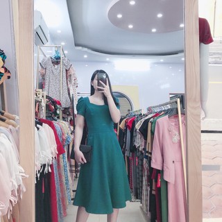 váy xoè cổ vuông