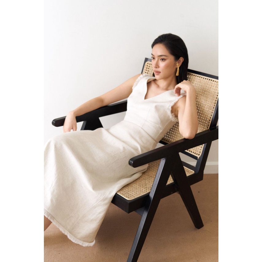 Đầm linen sát nách cổ tim, lai tua (Enuff Studio)