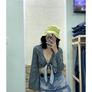 Set Chân váy lạ, áo tay loe