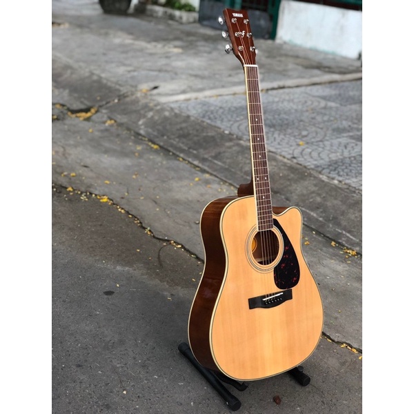 Guitar Yamaha F370