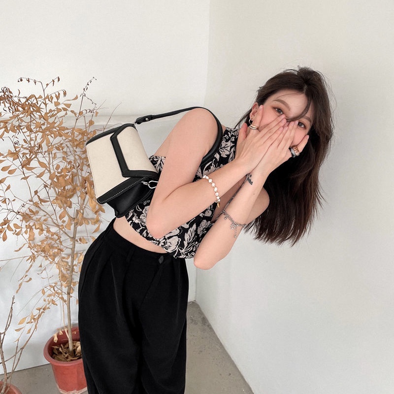 Áo cổ yếm IELGY dáng ngắn hở lưng thời trang cho nữ