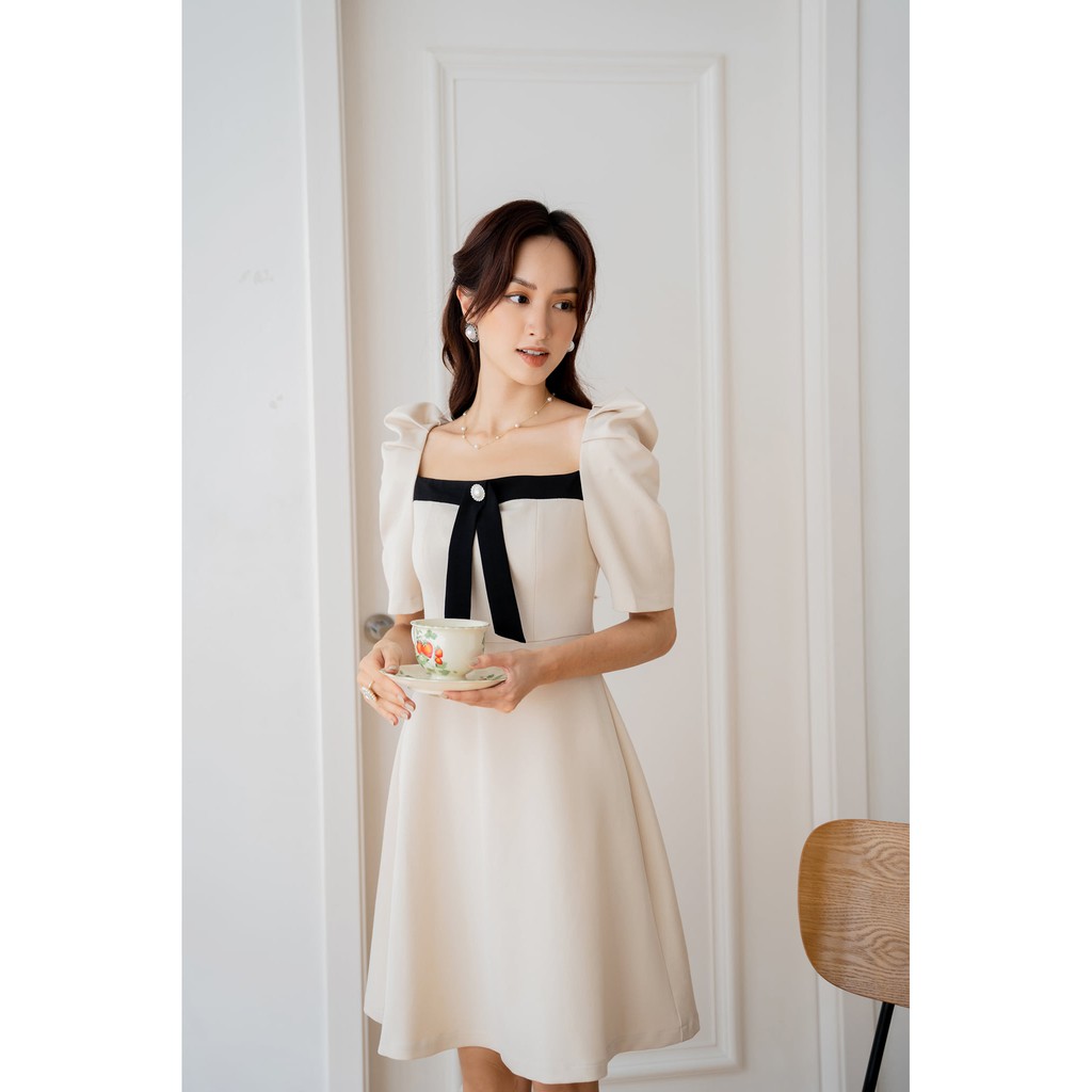 TIIN STORE Váy cổ vuông nơ ngực tay bồng by Tiin