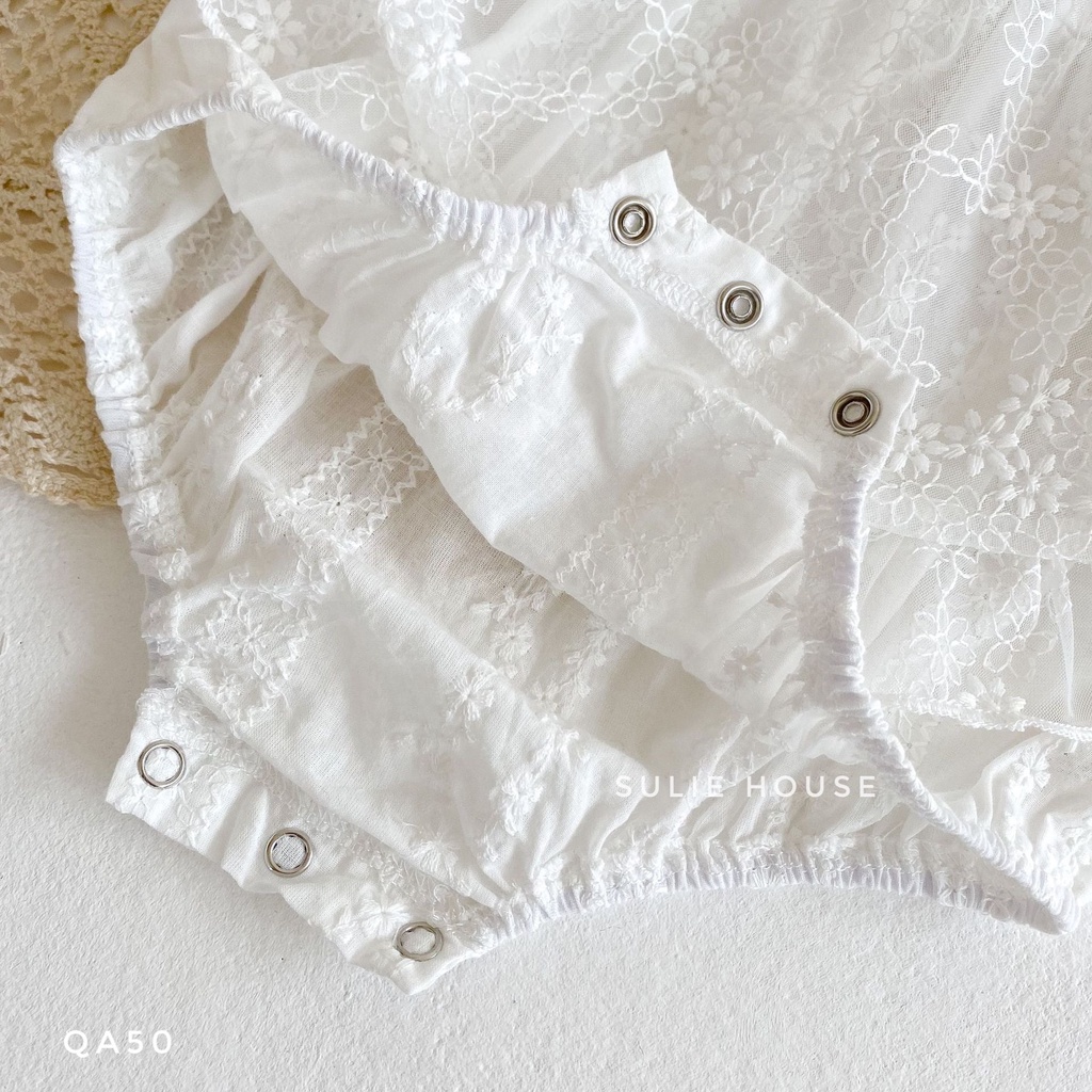 Body váy ren trắng xếp ly (ko kèm mũ) - QA50