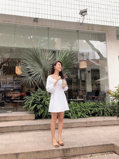 Đầm Trắng Cổ Vuông Tay Bồng Nút Bọc
