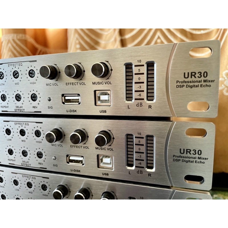 Vang số chỉnh cơ JBL UR30 - Chống hú tối ưu, Effect mượt mà