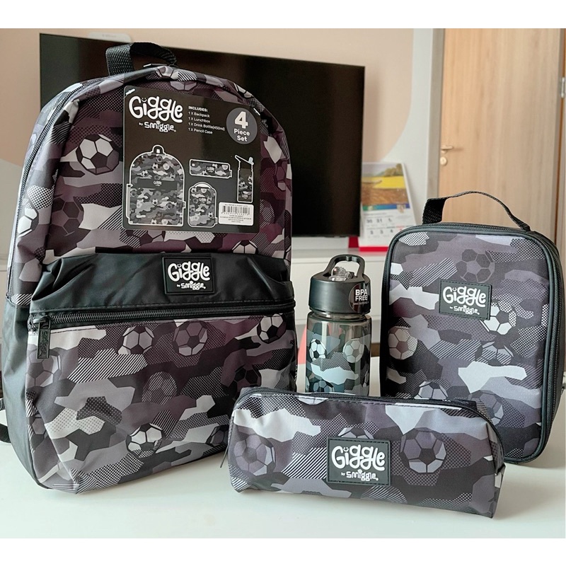 Có tách set, bộ balo, hộp bút, bình nước, lunchbox hình bóng đá cho bé trai