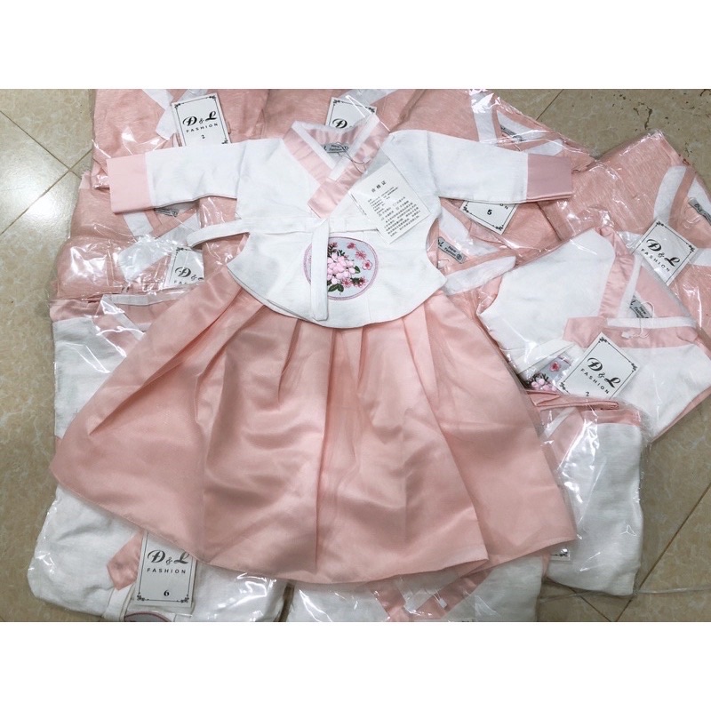 Áo đầm Hanbok cho bé gái xinh xắn