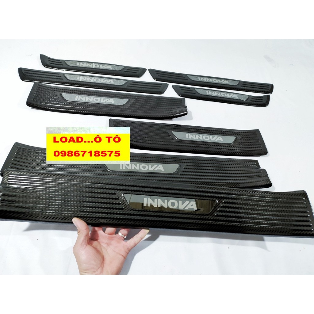 Ốp Bậc Cửa, Nẹp Bước Chân Trong Ngoài Xe Toyota Innova 2023-2017 Chất Liệu Vân Carbon Cao Cấp