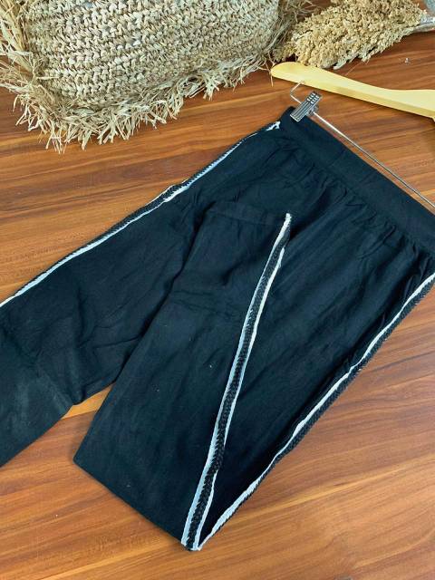 Đen Quần Legging Kẻ Sọc Thời Trang Năng Động Cho Nữ