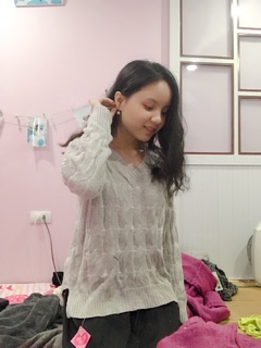 Áo len nữ hở vai