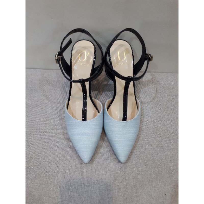 Giày Daphne Ondul chữ T màu xanh sẵn 34 đến 38 form to