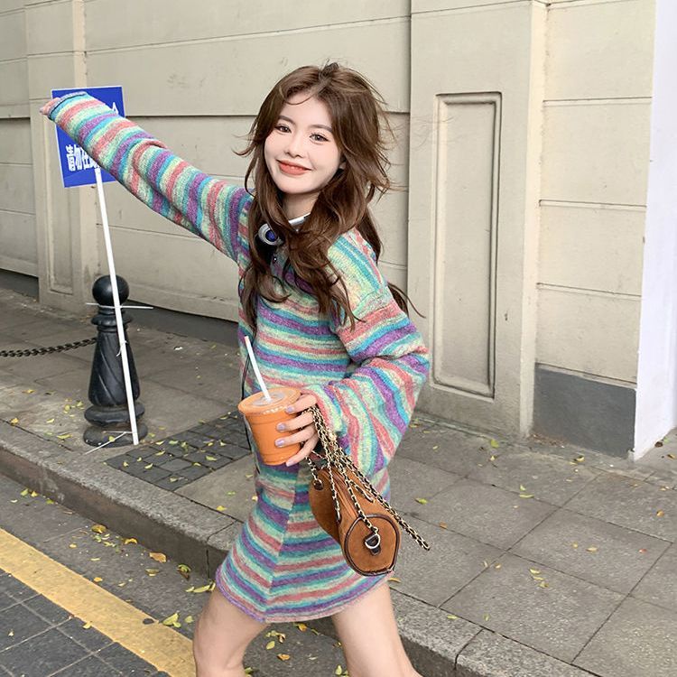 Bộ Áo Sweater Dệt Kim Kẻ Sọc Cầu Vồng Dáng Ôm Phối Chân Váy Rút Dây Thời Trang Mùa Thu Cho Nữ