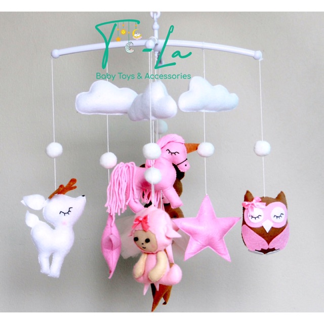 Treo nôi “Ngựa Hồng kiêu kỳ”