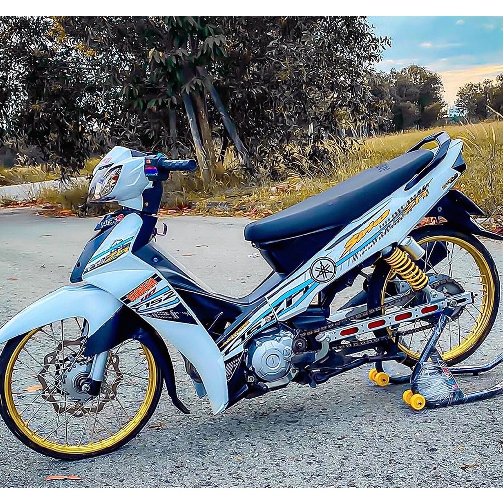 Tem trùm sirius yamaha trắng viền xanh dương  - Độ dán team trùm decal xe máy - Team trùm ex decal rẻ đẹp và chất  siriu