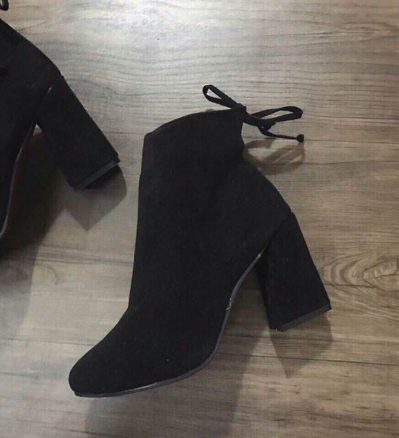 Boot lửng dây buộc sau hàng