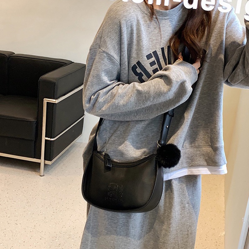 Túi IELGY đeo chéo bằng lông nhung dễ phối đồ thời trang cho bạn gái