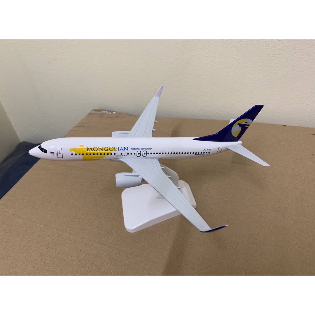 Mô hình máy bay Mongolian Airlines 18cm có bánh xe + đế trưng bày