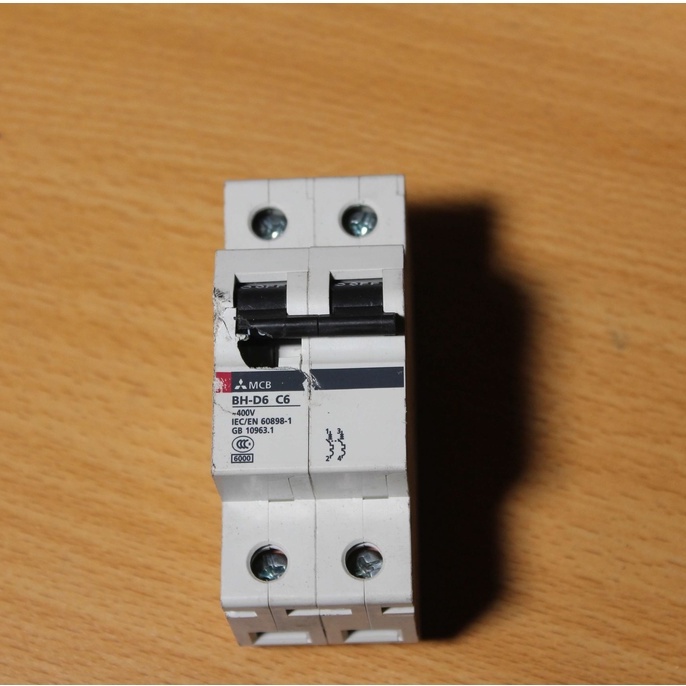 Aptomat Mitsubishi 10A 1 pha 2 cực