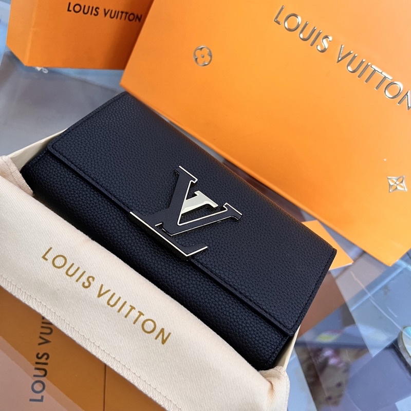 Clutch lv capucines