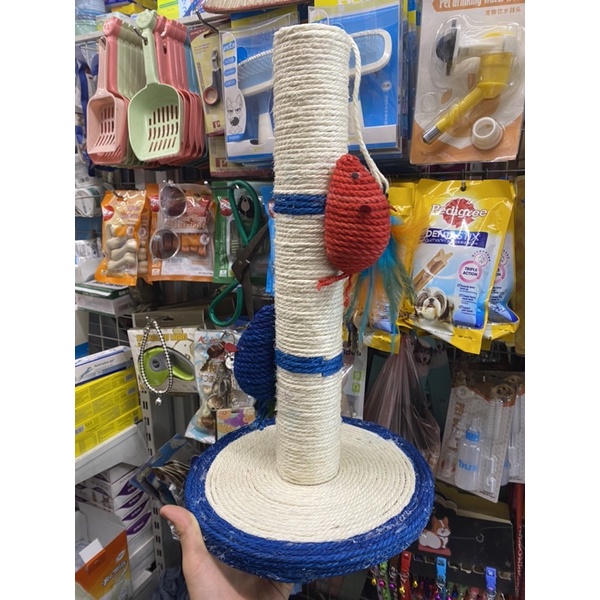 Cột cào móng, trụ cào cho mèo