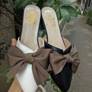 Dép sục thắt nơ