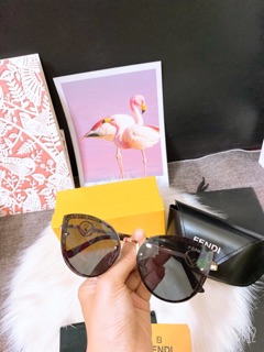Mắt kính fendi