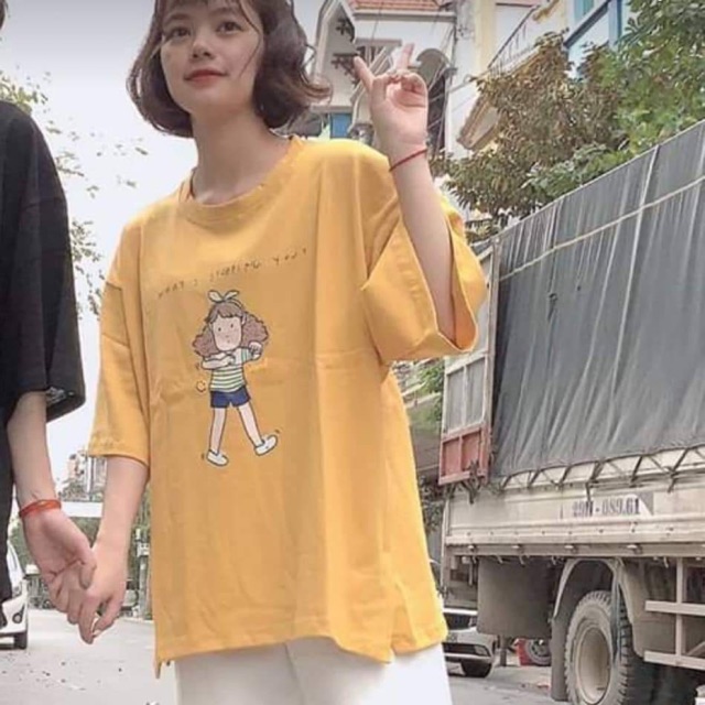 Áo phông cô gái tóc xoăn in ngực DTR0220