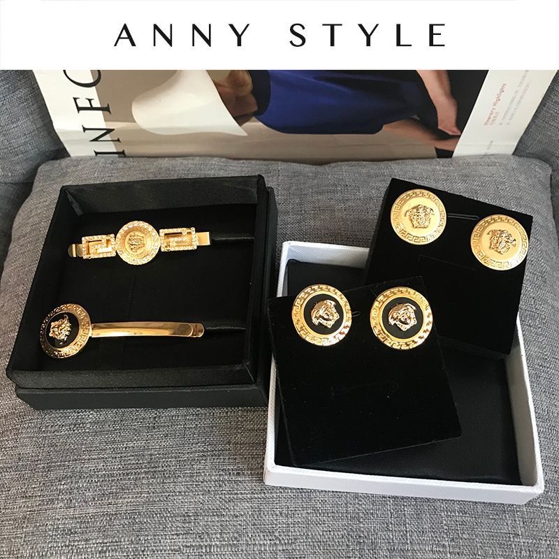 SET BÔNG TAI & KẸP TÓC VERSACE