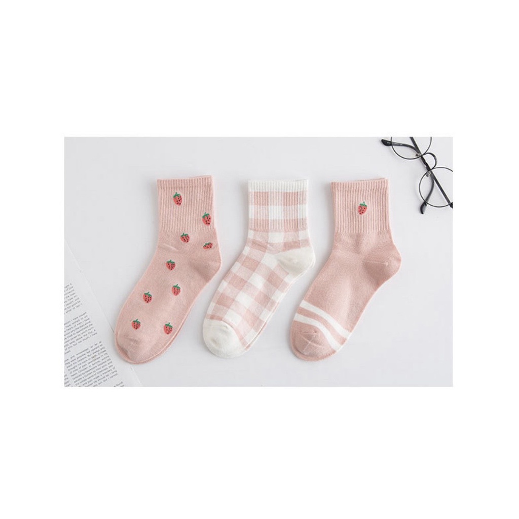 Set 3 đôi tất nữ cổ cao Bivota vớ nữ họa tiết dâu tây ngọt ngào cực xinh T92