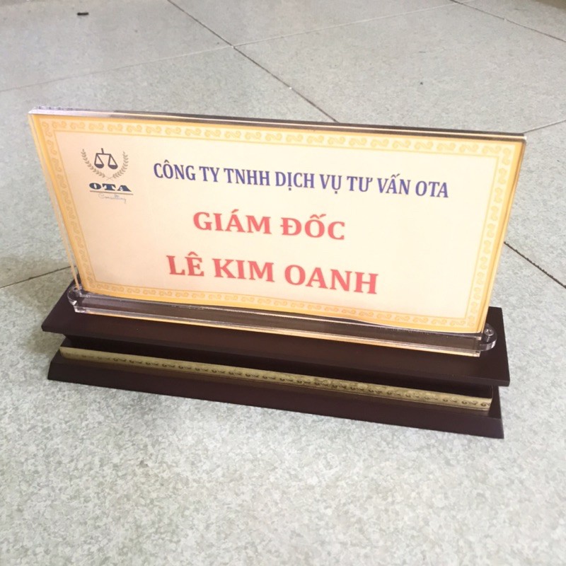 Biển Chức Danh mica đế gỗ