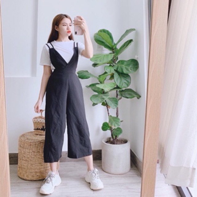 Quần yếm đen ống suông phối đồ cực xinh | BigBuy360 - bigbuy360.vn