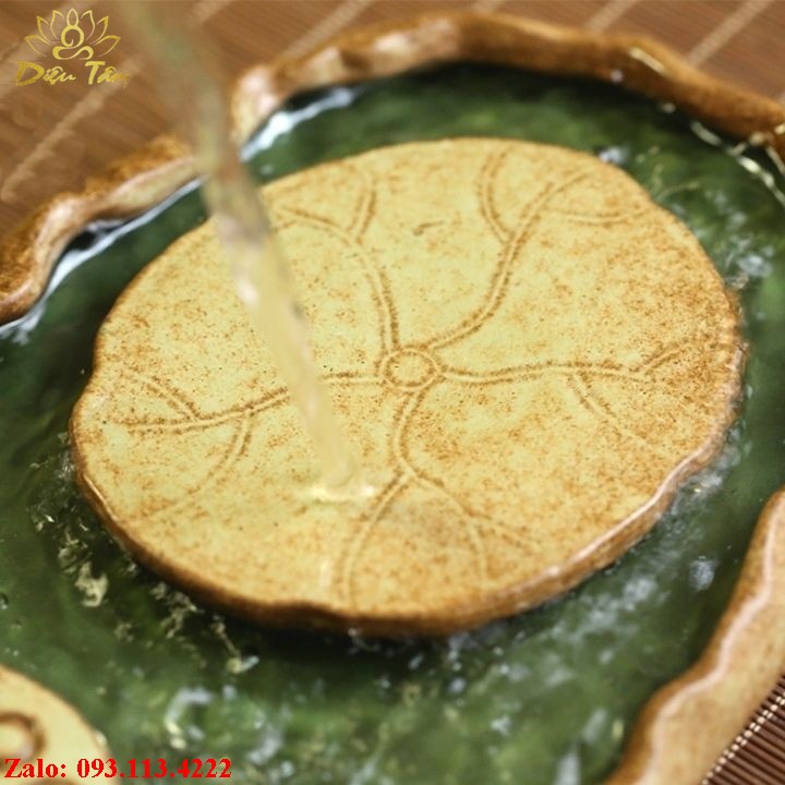 Khay trà bằng gốm sứ hình lá sen