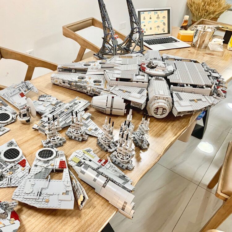 Lắp ráp Mô hình Millennium Falcon Phi Thuyền Chim Ưng 8445pcs