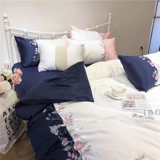 Set ga gối lụa thêu hoa hồng.