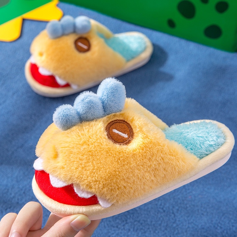 Dép lông mang trong nhà cho bé hình baby shark