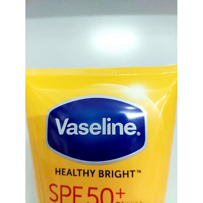 Sữa dưỡng thể trắng sáng da VASELINE 50X 320ML