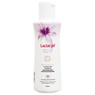 Dung dịch vệ sinh phụ nữ Lactacyd Soft & Silky chai 150ml