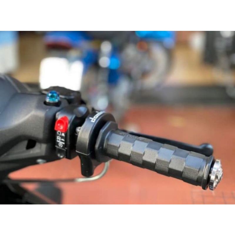 Bao tay nắm Daytona kèm gù nhôm CNC