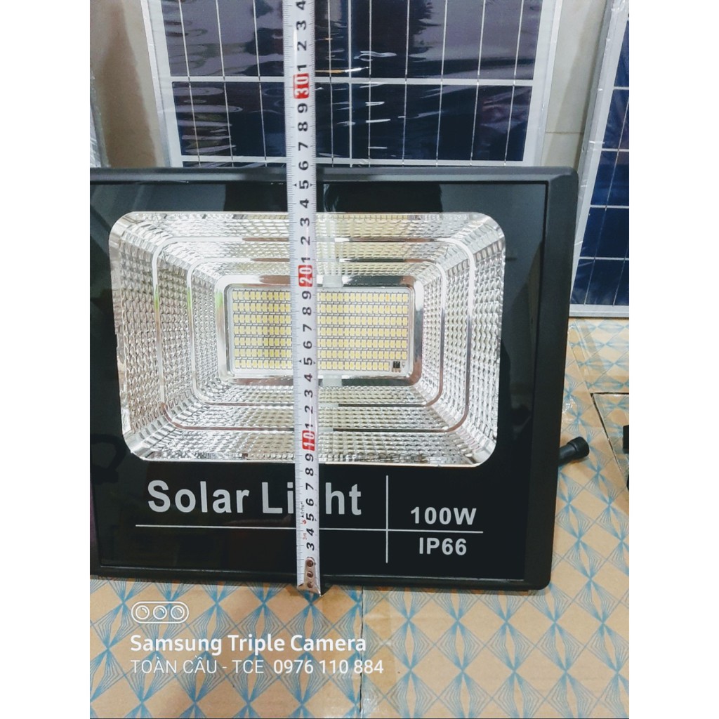 Đèn Led Pha Năng Lượng Mặt Trời 100W Vỏ Nhôm Chống Nước