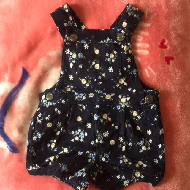 Yếm xuất dư cho bé