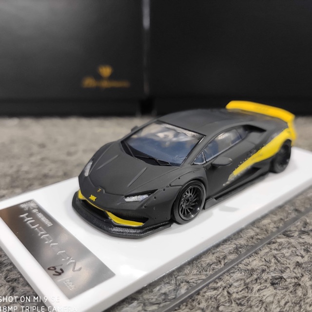 Xe Mô Hình LB-Performance Yezzy 1:64 Liberty Walk ( Đen viền Vàng )