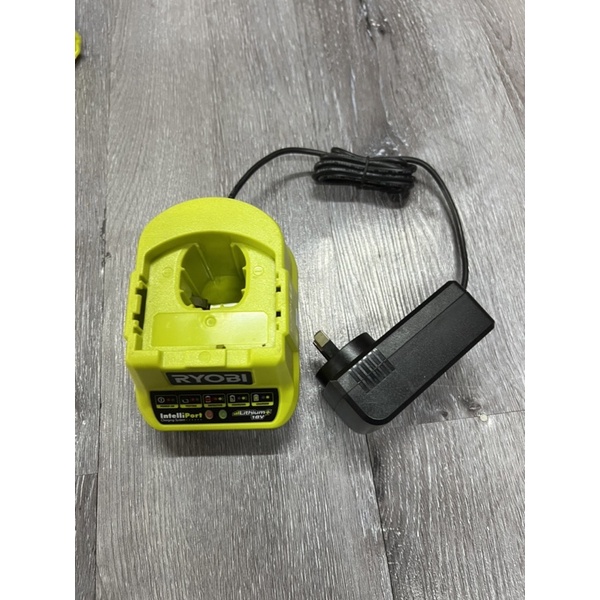 Sạc pin Ryobi 18v